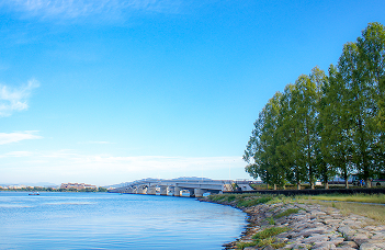 琵琶湖畔の公園