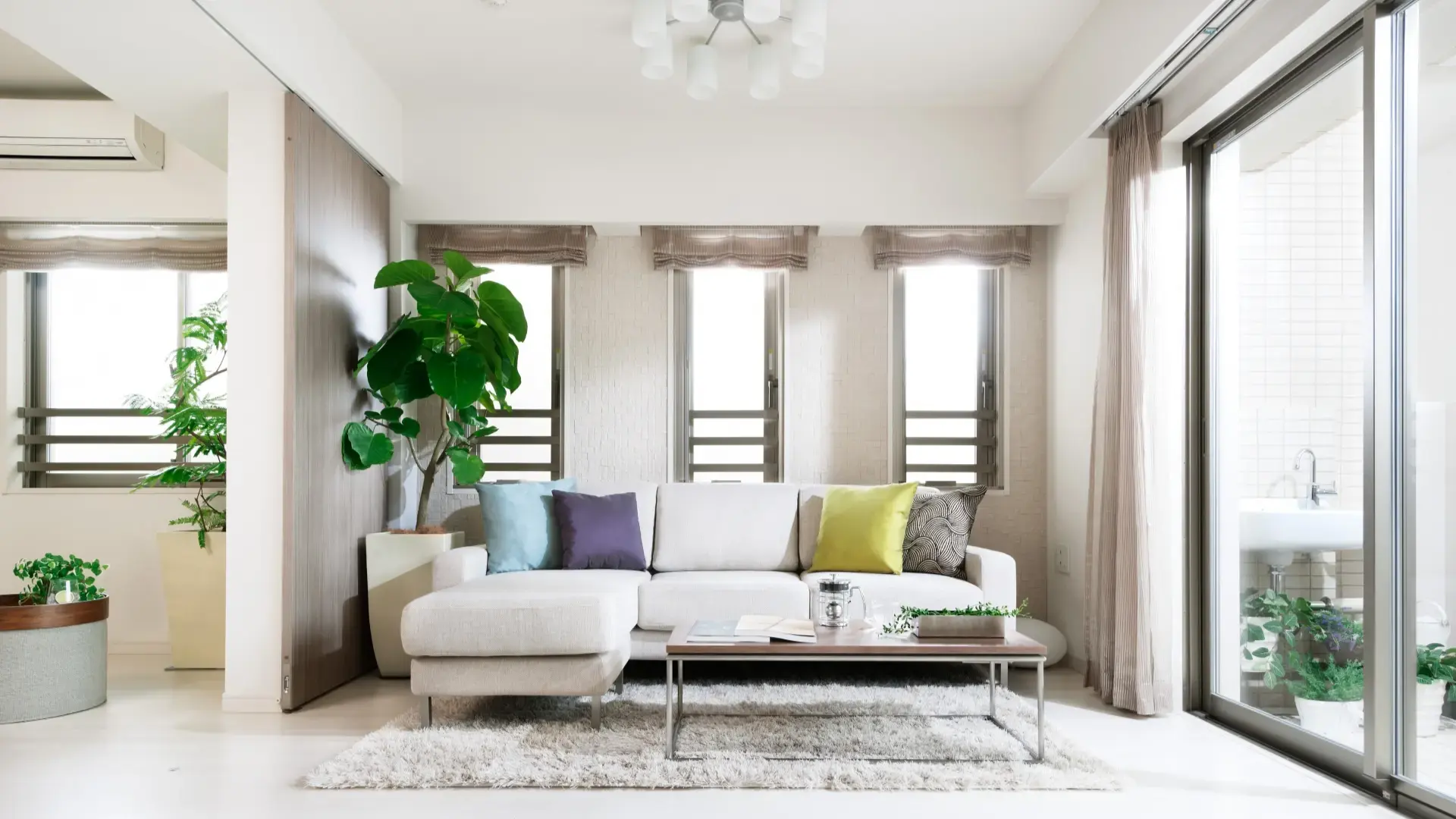 おしゃれなマンションの室内